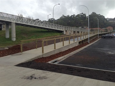 oakleigh park pedestrian bridge