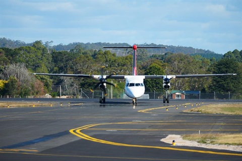 Q400 Landing 